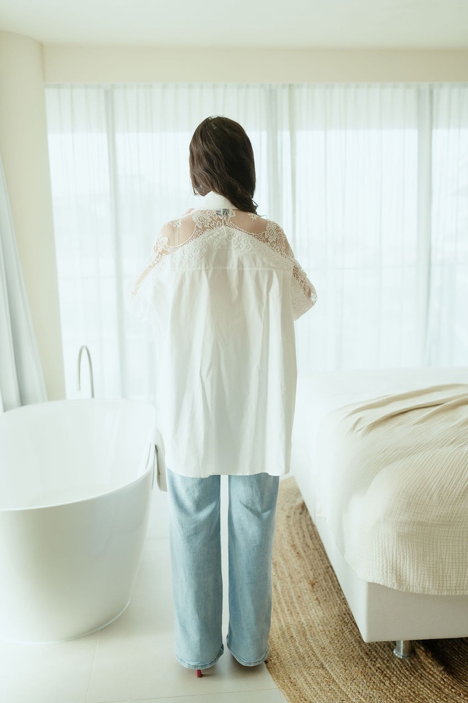 Oversized Blouse Lace White