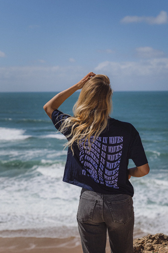 It comes in waves cropped T-shirt Night Blue